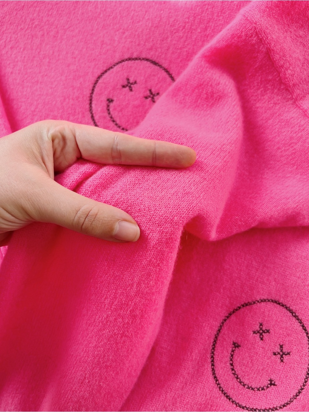 Brodie Cashmere • Smiley Stitch Crew Neck Sweater neon pink oversized pullover - Picture 7 of 10